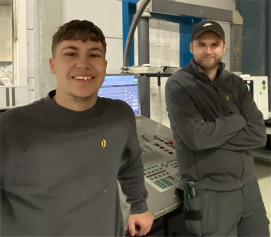 Oliver Carmdahl och Arvid Hagström på Stibo Complete i Katrineholm går andra terminen på Techcollege i Danmark och gör sin praktik på Stibo.