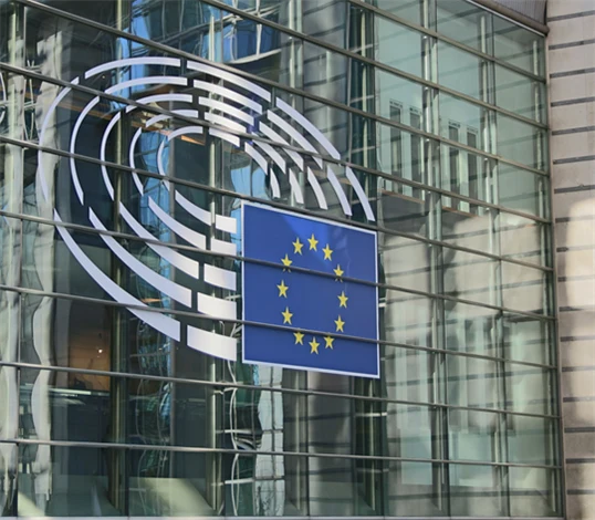 Bild på EU-parlamenets fasad.